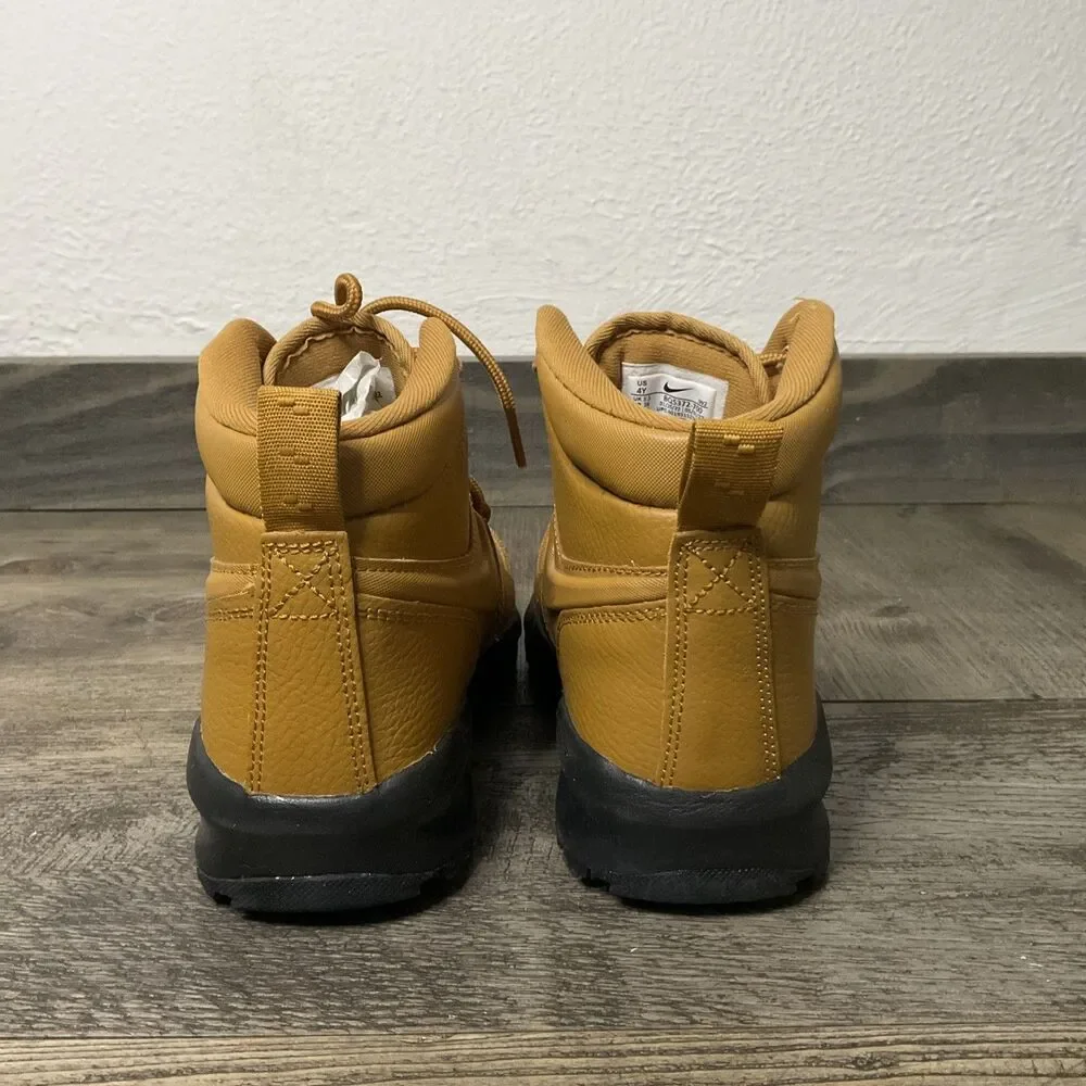 Nike Manoa Lace Up Boot in Wheat Color Big Kid Boys Sz 4